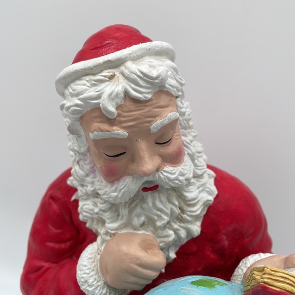 Christmas Corner -Santa Clause“Checking His List”Figurine - Picture 2 of 9